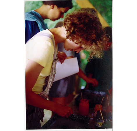 K�zm�ves foglalkoz�s a Szent Ferenc Alap�tv�ny (Erd�ly) �s a BOCS Alap�tv�ny szentantalfai t�bor�ban - 1999